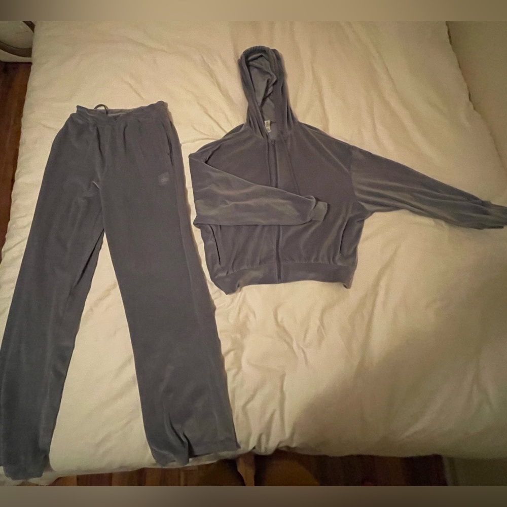 ALO YOGA velour glimmer zip up hoodie and sweat pants